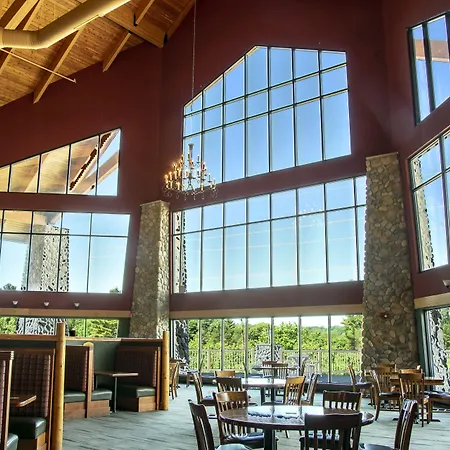 Three Bears Waterpark Resort Near Tomah, An Ascend Collection Hotel-3