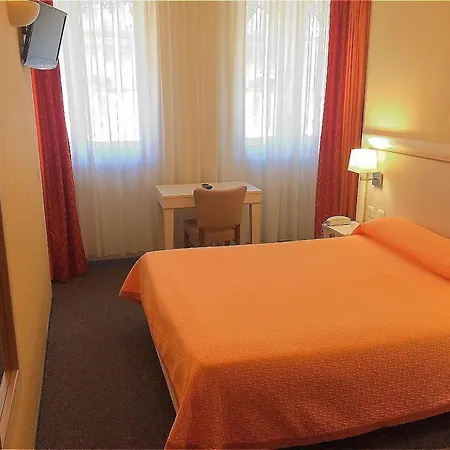 Hotel Elysee-3