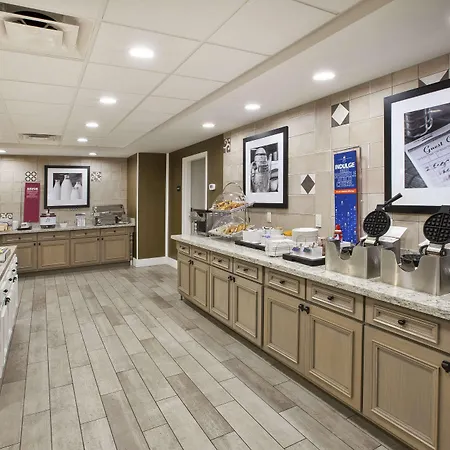 Hampton Inn & Suites Alliance-3