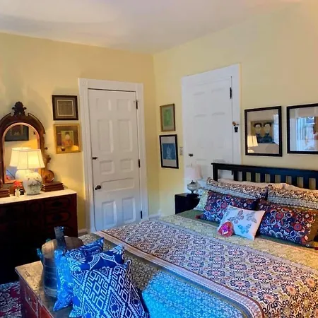 The Dolon House Bed & Breakfast!-2
