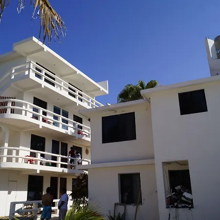 Chichis And Charlies Beachfront Hotel-2