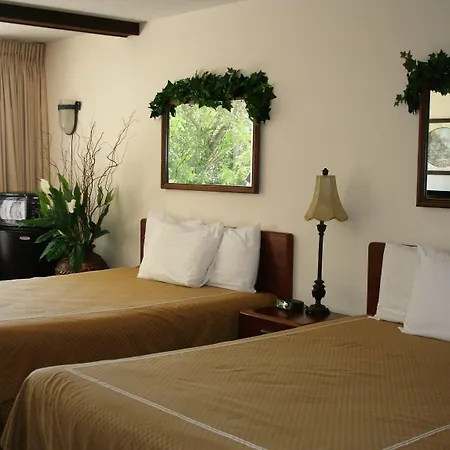 Passion Play Road Inn - Formerly Statue Road Inn-2