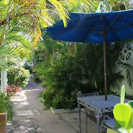 Numero Uno Beach Apartments-3