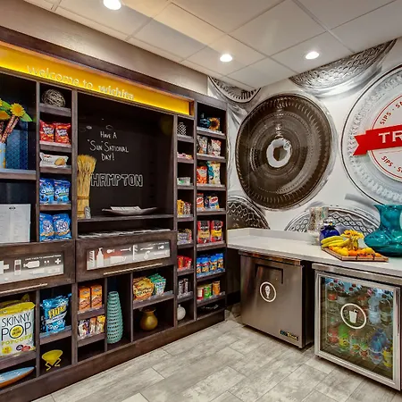 Hampton Inn & Suites-Wichita/Airport, Ks-3