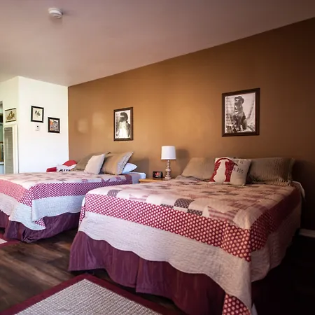 Raton Pass Motor Inn-2