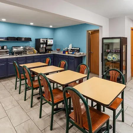Days Inn By Wyndham Eagle River-3
