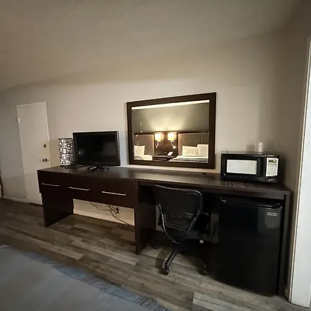 Wilkes-Barre Inn & Suites-3