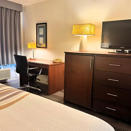 Baymont By Wyndham Meridian-3