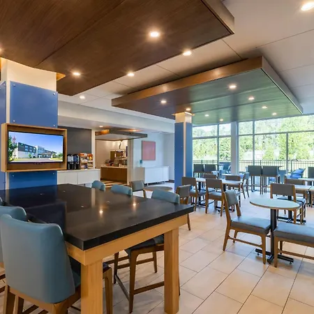 Holiday Inn Express & Suites Greenwood Mall By Ihg-2