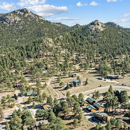 Mountain Shadows Cabins-2