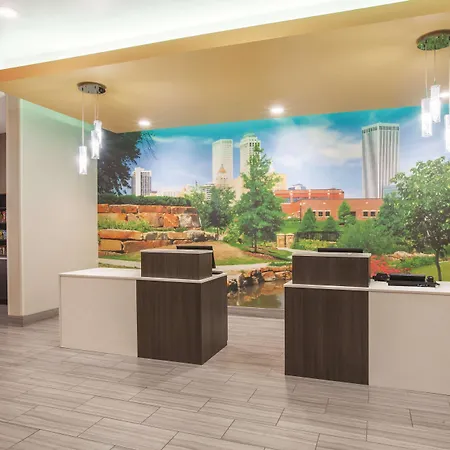 La Quinta By Wyndham Tulsa Broken Arrow-3