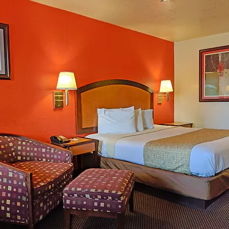 Travelodge By Wyndham Houston Hobby Airport-2