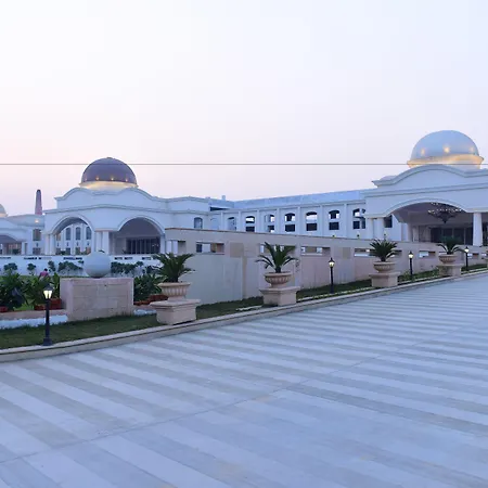 Ramada By Wyndham Lucknow Hotel And Convention Center-3