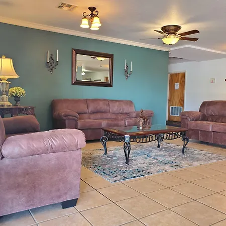 Candlelight Inn & Suites-2
