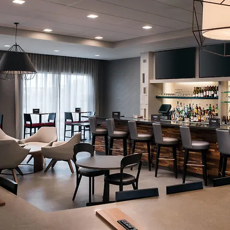 Courtyard By Marriott Pullman-2