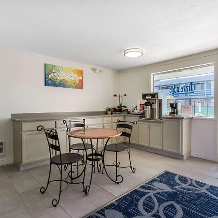 Travelodge By Wyndham Florence-3