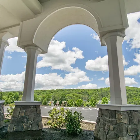 Courtyard By Marriott Lenox Berkshires-3