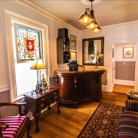 Queen Vic Guest House (Adults Only)-2