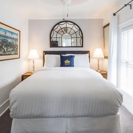 Queen Vic Guest House (Adults Only)-3