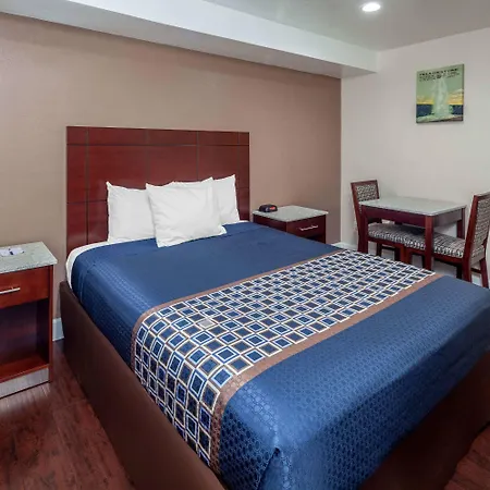 Travelodge By Wyndham Harbor City-2