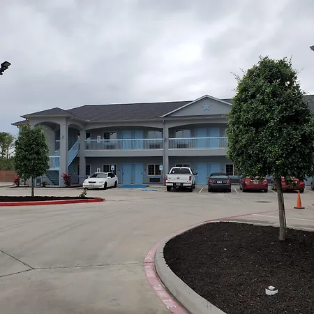 Haven Inn & Suites Willowbrook (Adults Only)-3