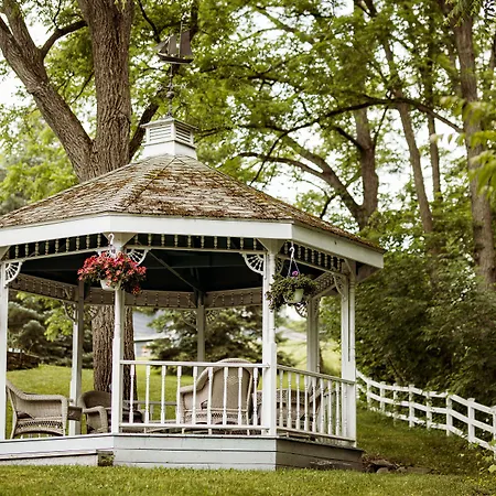 Hudson Manor Bed & Breakfast-2