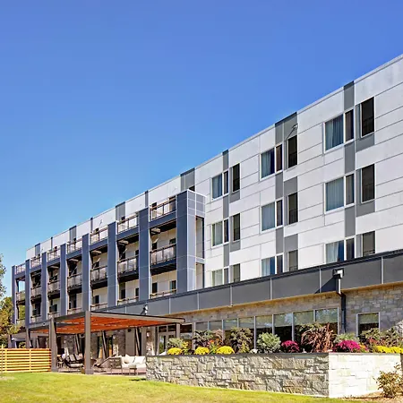 Courtyard By Marriott Appleton Riverfront-2