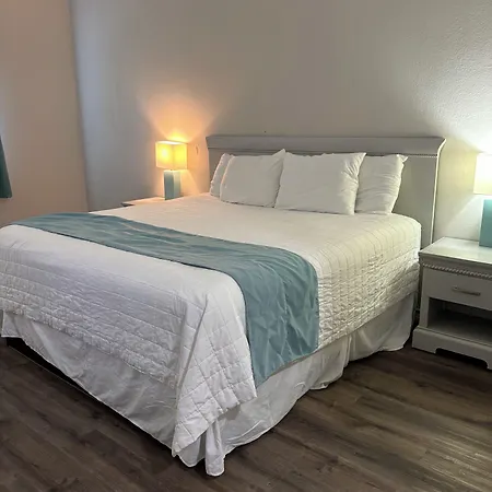 Deluxe Inn & Suites-3