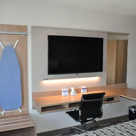 Microtel Inn & Suites By Wyndham Lubbock-3