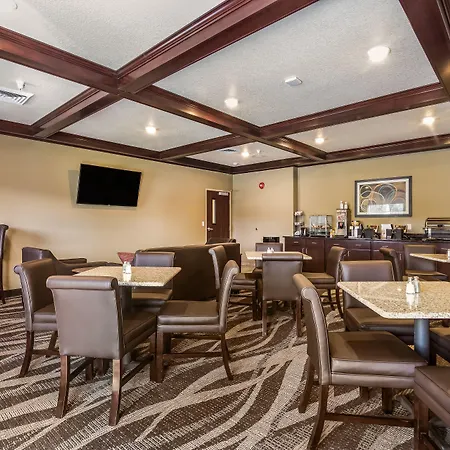 Cobblestone Hotel & Suites - Victor-2