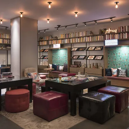 Moxy Chicago Downtown-2