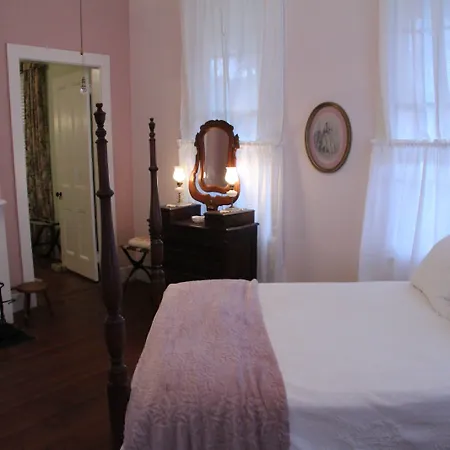 Riverboat Bed & Breakfast-3