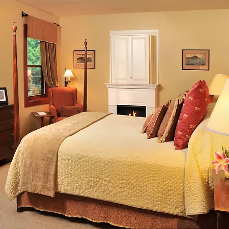 1795 Acorn Inn Bed And Breakfast-3