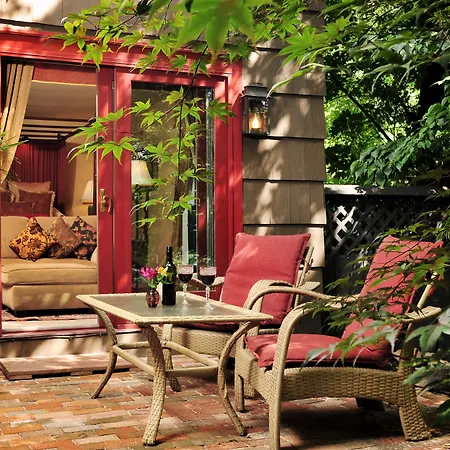 1795 Acorn Inn Bed And Breakfast-2