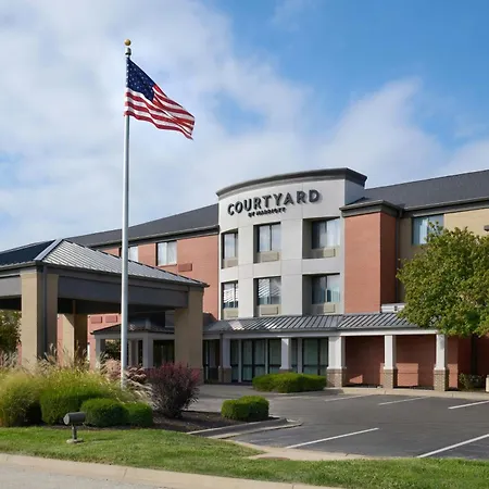 Courtyard By Marriott Kansas City Shawnee-3
