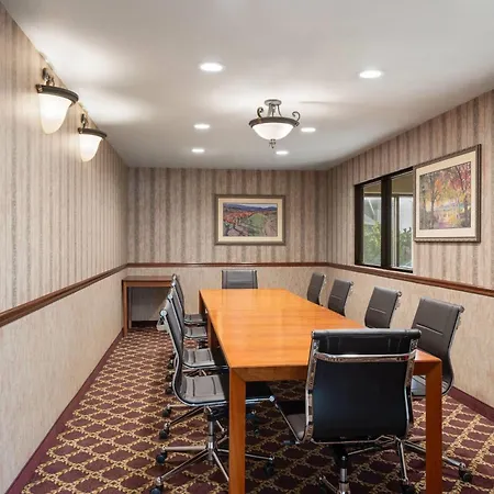 Hawthorn Suites By Wyndham Napa Valley-3