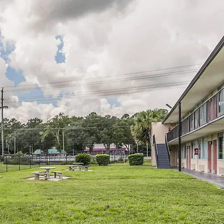 Econo Lodge Tallahassee I-10 Near University-3