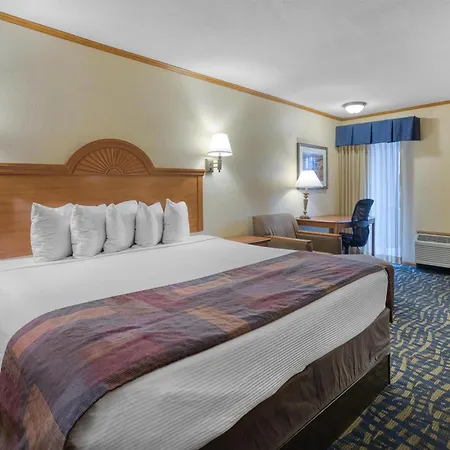 Surestay By Best Western Kansas City Country Inn North-2
