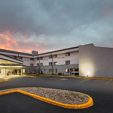 Wingate By Wyndham Lincoln Airport East I-80-3