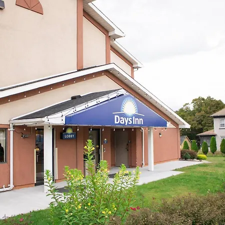 Days Inn By Wyndham Torrington-2