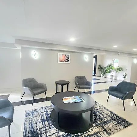 Days Inn By Wyndham Houston-2