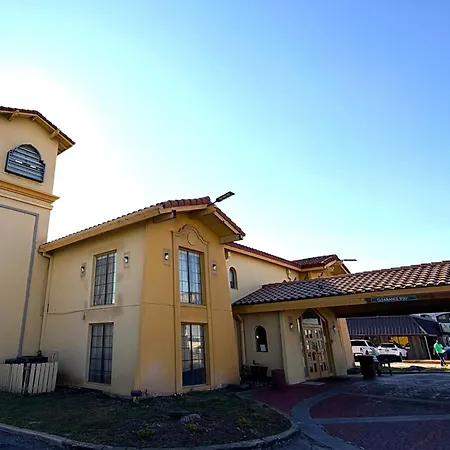 Townhouse Garden Inn & Suites San Antonio I 35-2