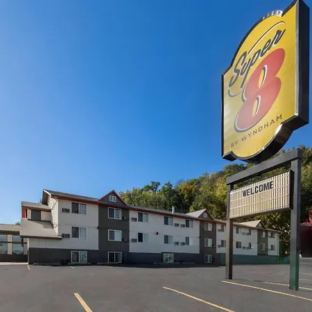 Super 8 By Wyndham Winona Mn-2