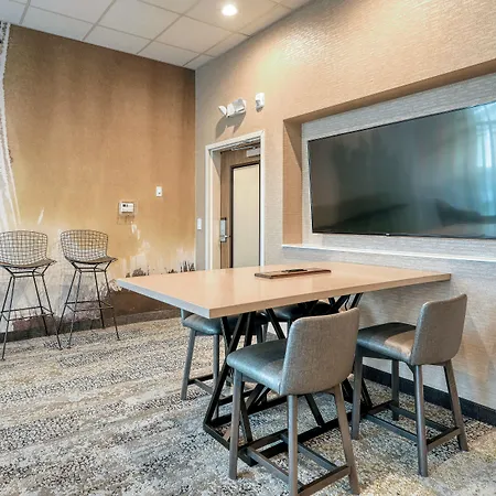 Courtyard By Marriott Southington-2