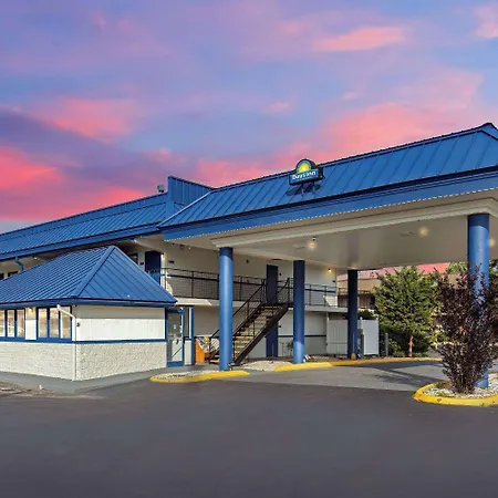 Days Inn By Wyndham Knoxville North-3