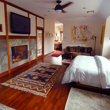 East Hampton Art House Bed And Breakfast-2
