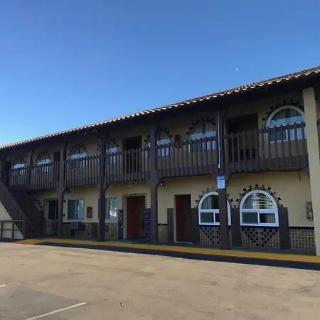Hacienda Motel-2