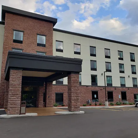 Cobblestone Hotel & Suites - Janesville-2