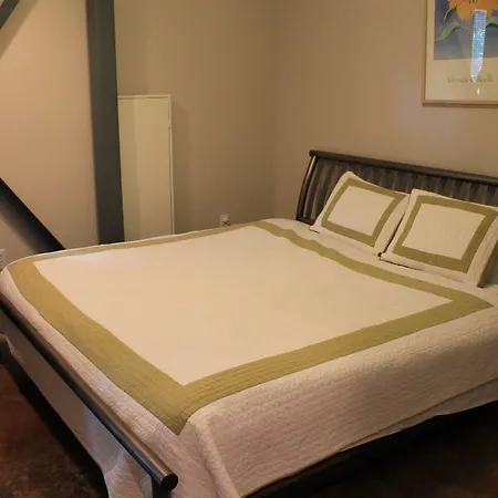 Modern B & B-2