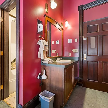 Historic Iron Horse Inn - Deadwood-3